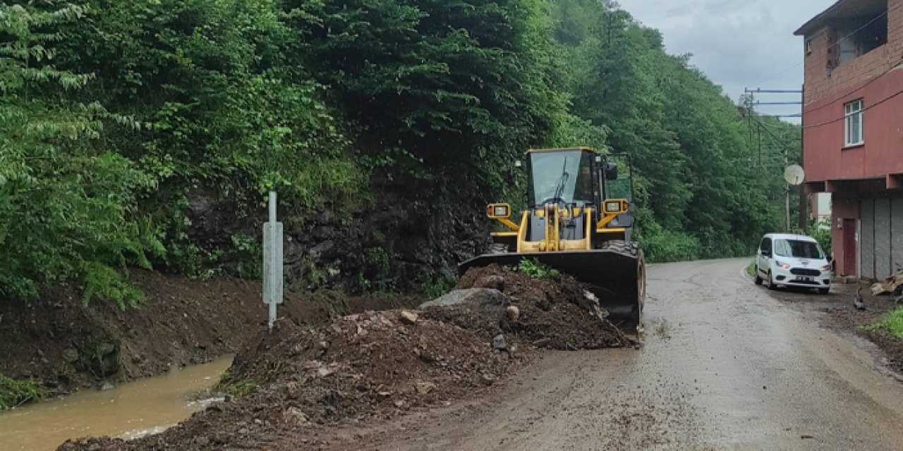 Giresun'da sağanak nedeniyle kapanan Yağlıdere-Alucra kara yolu ulaşıma açıldı