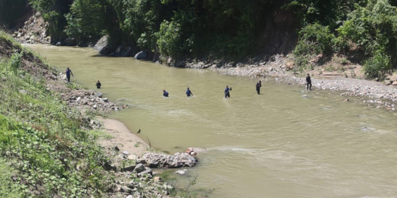 Giresun'da sel ve heyelan sonrası kaybolan kişiyi arama çalışmaları sürüyor