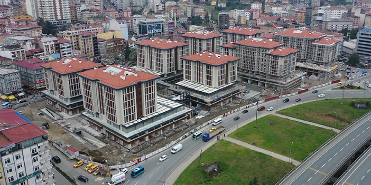 Rize'de kentsel dönüşüm ile yapılan dükkanlar hak sahiplerine teslim ediliyor