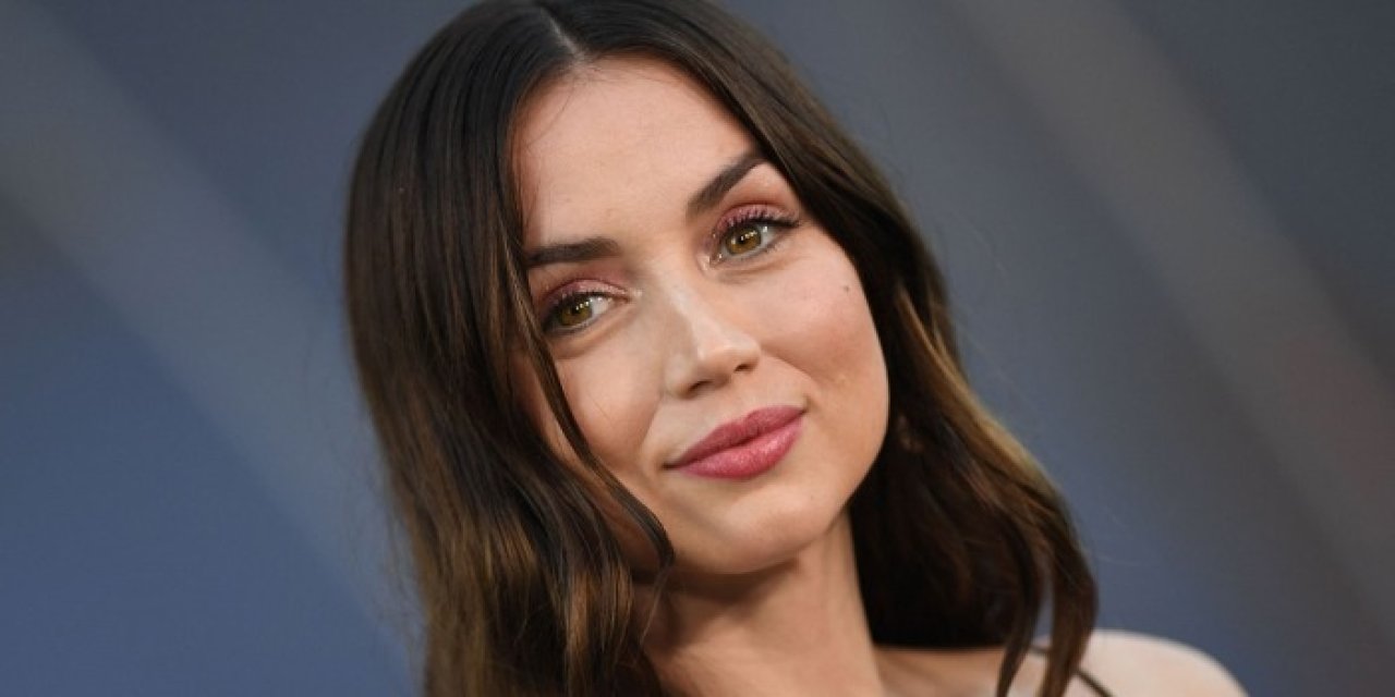 "Blonde" yıldızı Ana de Armas Fransız moda devi için poz verdi