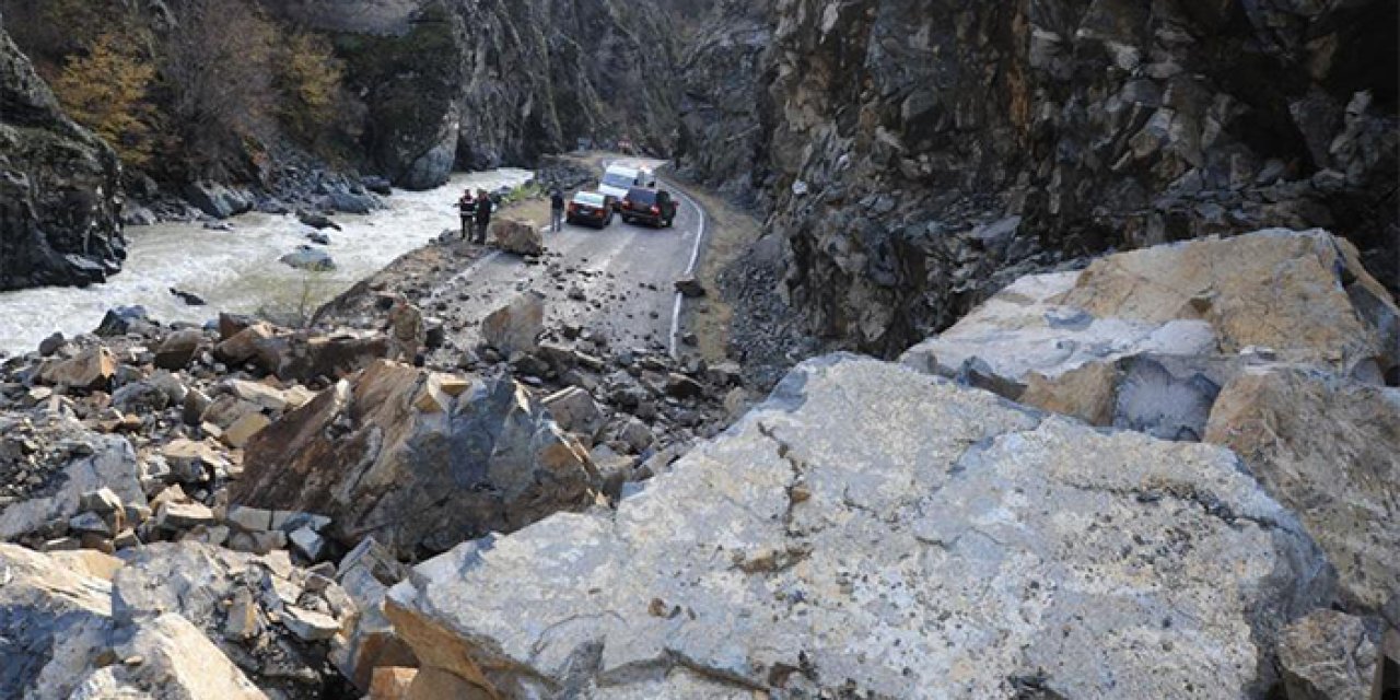 Artvin-Şavşat kara yolu tekrar ulaşıma açıldı