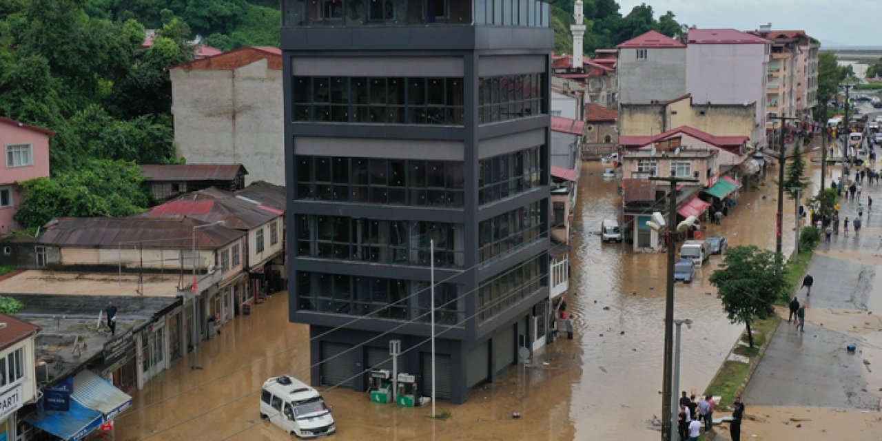 Giresun'da şiddetli yağış etkili oldu! Dere taştı, mahalleyi su bastı