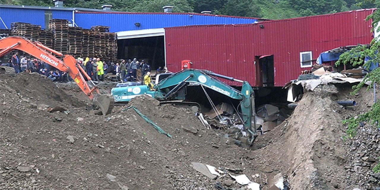 Giresun'da göçük altında kalan işçiyle iletişim kesildi