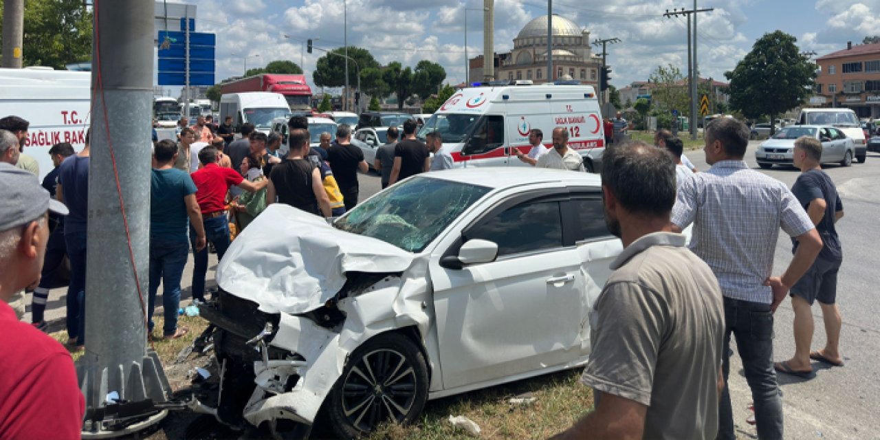 Samsun'da iki otomobil çarpıştı! 7 kişi yaralandı