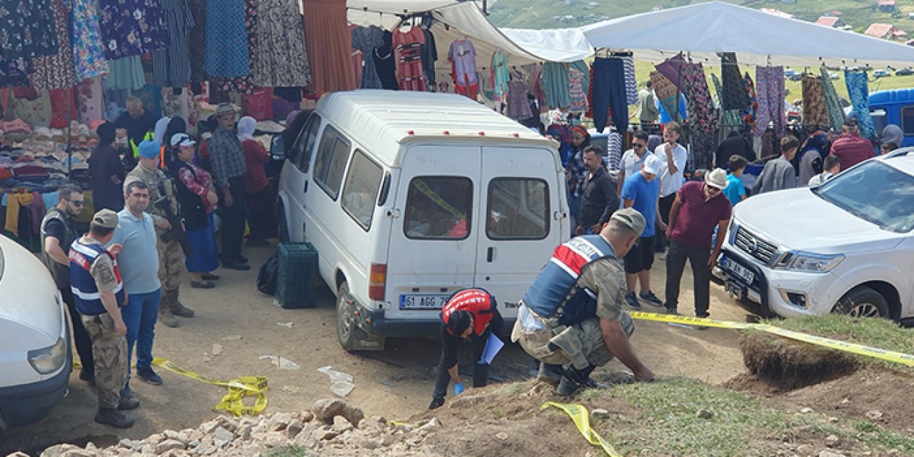 Gümüşhane'de feci kaza! Freni boşalan minibüsün altında kaldılar