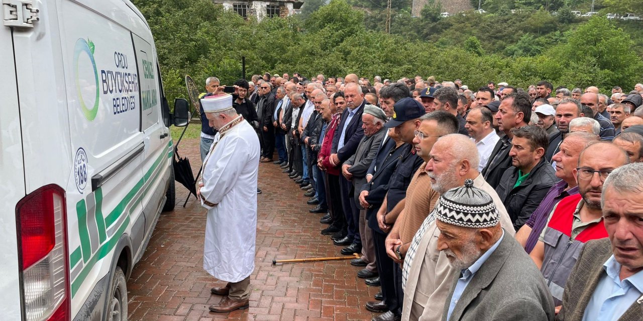 Dereye düştükten 2 hafta sonra bulunan kadın son yolculuğuna uğurlandı