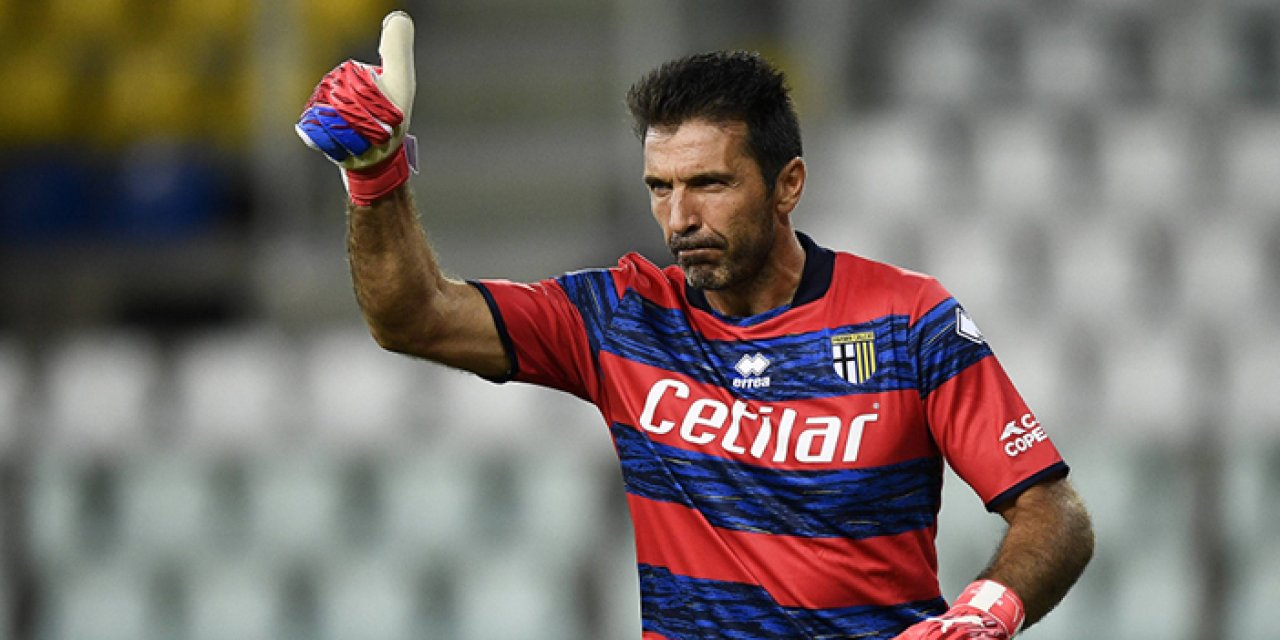 Efsane kaleci Buffon futbola veda etti