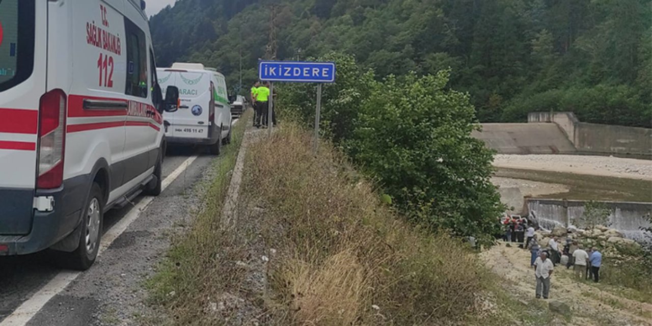 Trabzon plakalı kamyonet Rize'de dereye yuvarlandı! 1 ölü, 1 yaralı