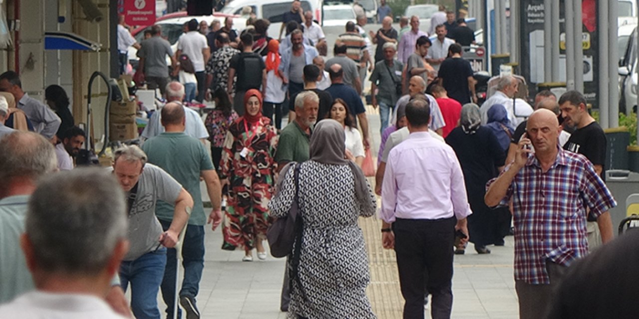 Trabzon'da hastanede sıra bekleyen çarşaflı iki kadına hakaret etmişti! Of halkı tepki gösterdi