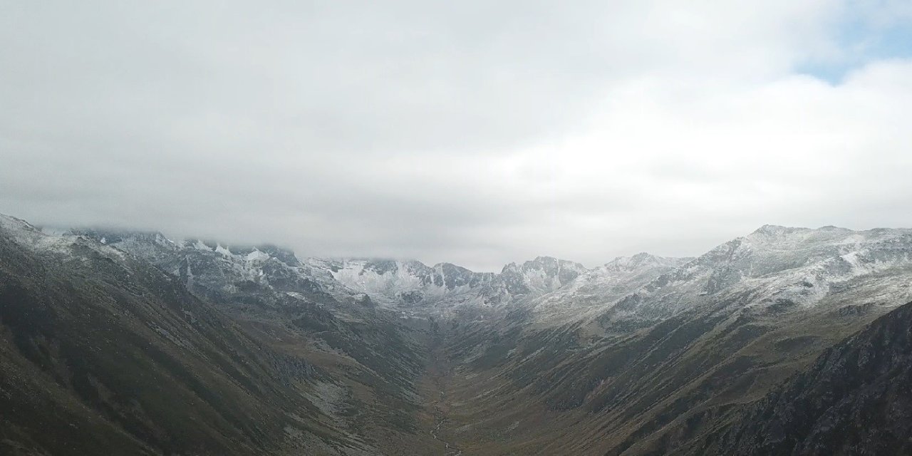 Yazın son günlerinde Rize'de kar sürprizi