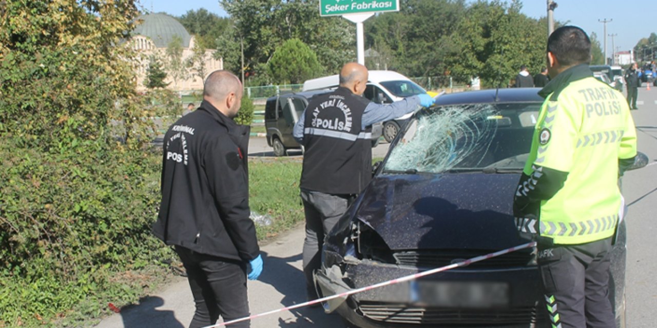 Otomobil yol kenarındaki kadına çarptı! Acı haber geldi