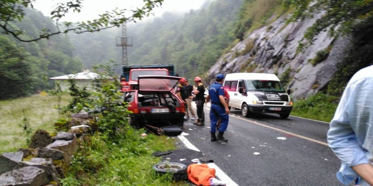 Rize'de trafik kazası: 1 ölü 3 yaralı. 15 Eylül 2022