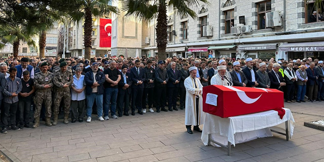 Kazada hayatını kaybeden polis memuru Trabzon'da toprağa verildi