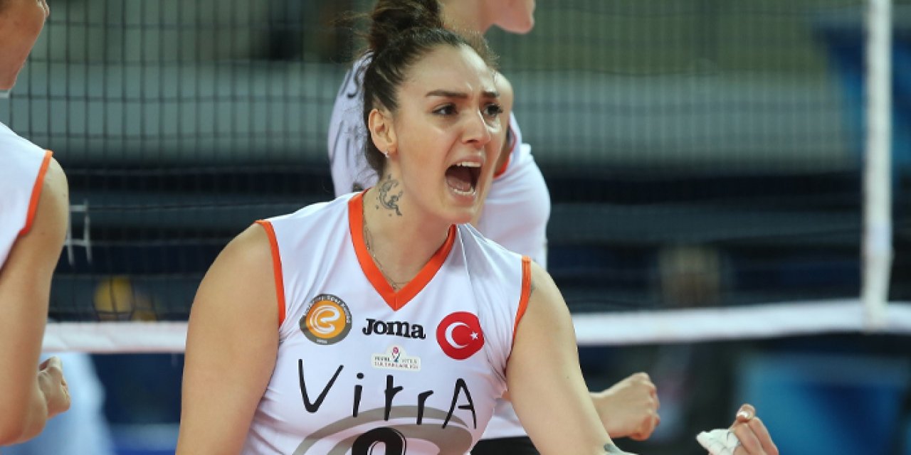 Milli voleybolcu trafik kazası geçirdi!