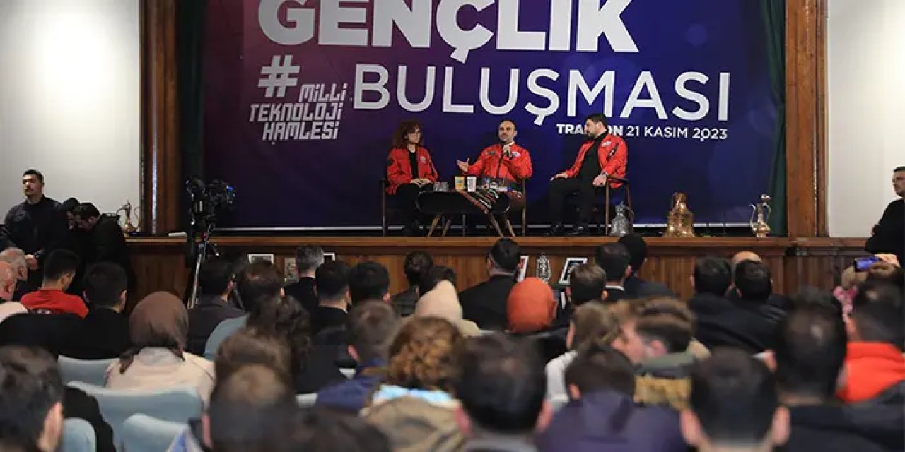 Bakan Kacır, Akçaabat'ta gençlerle buluştu