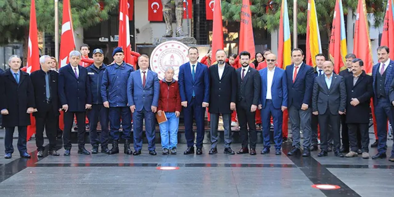 Akçaabat'ta öğretmenler gününde çelenk sunma töreni