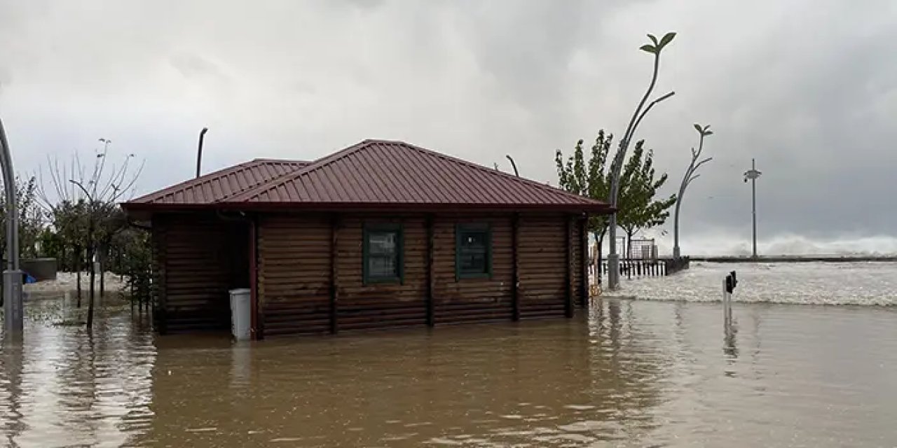 Çayeli-Trabzon istikameti ulaşıma kapatıldı