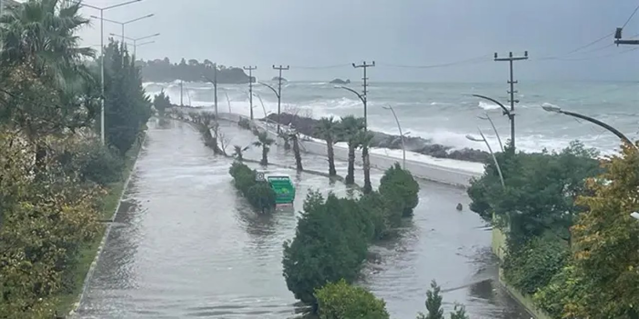 Komşu ilde dev dalgaların verdiği hasarlar gideriliyor