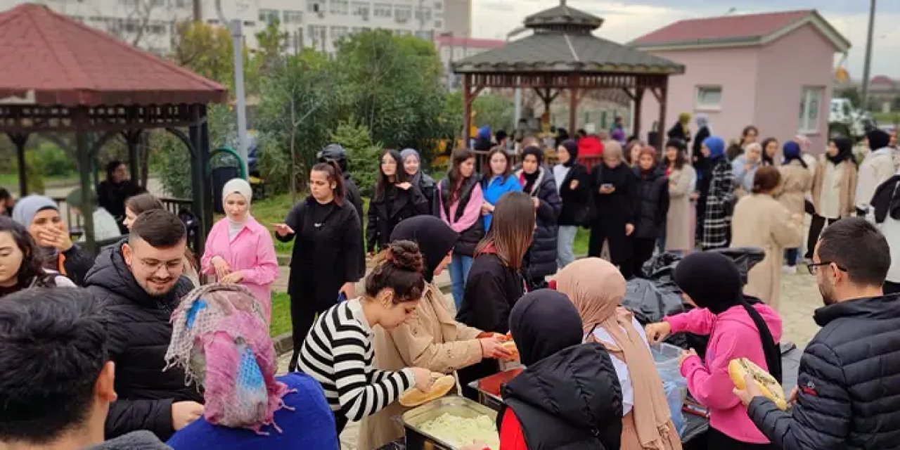 Giresun'da öğrenciler hamsiye doydu