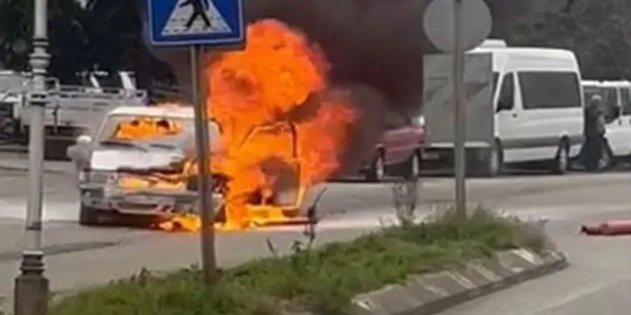 Trabzon'da panik anları! Sokak ortasında alev aldı