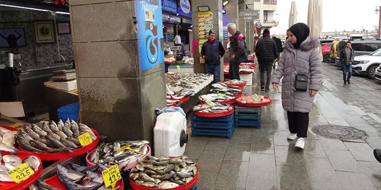 Trabzon Balık Hali'nde hamsi yerini istavrite bıraktı