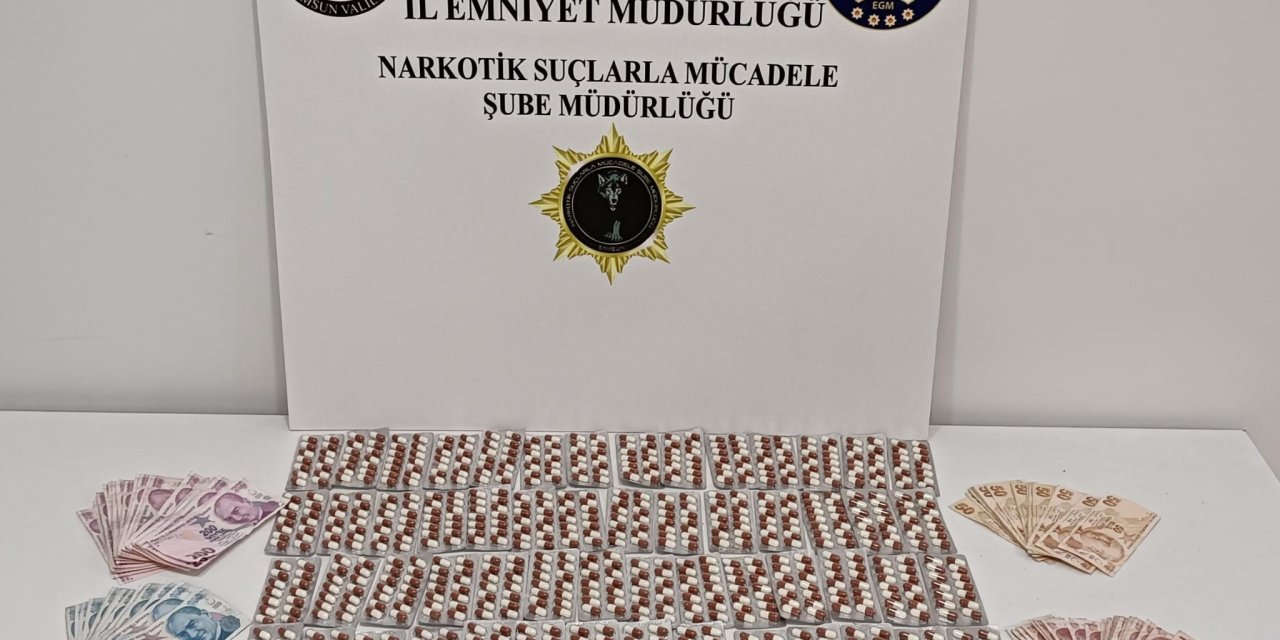 Samsun'da uyuşturucu operasyonu! 796 sentetik uyuşturucu hap ele geçirildi