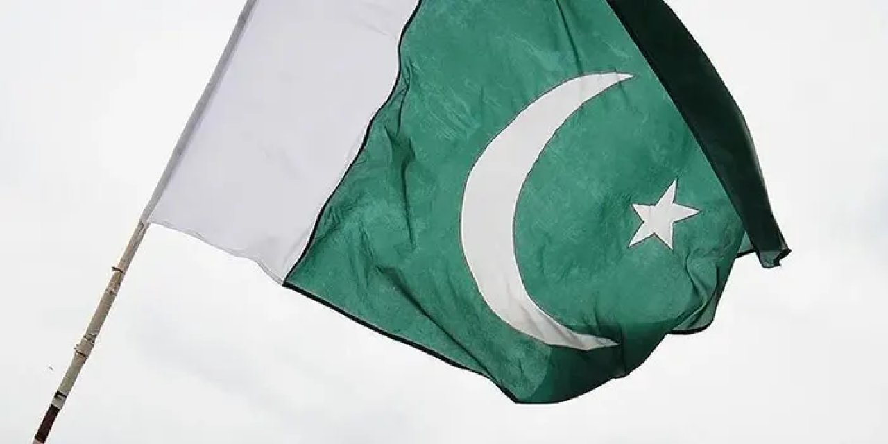 Pakistan'da otobüsten kaçırılan 8 yolcu ile bir araçtaki 2 kişi öldürüldü