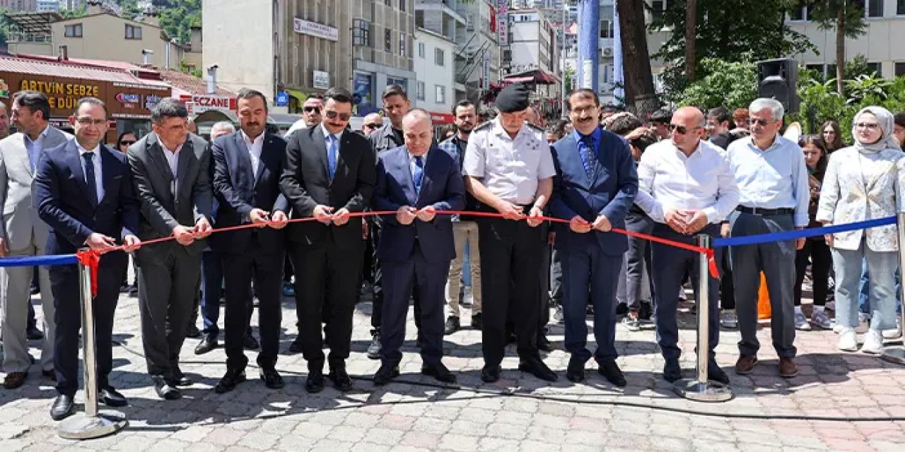 Artvin'de öğrencilerden resim sergisi