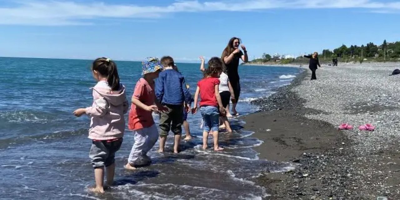 Artvin'de hayatlarında ilk kez deniz gördüler! Doyasıya eğlendiler