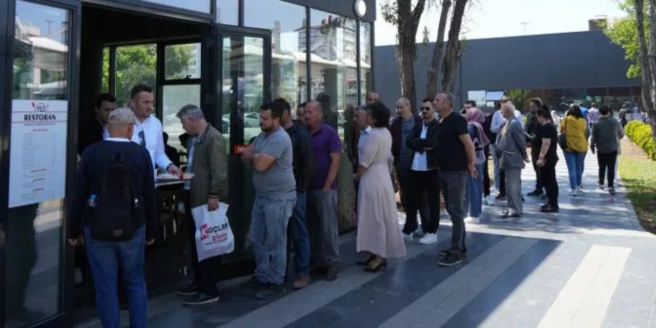 Samsun'da ucuz yemek için kuyruğa girdiler