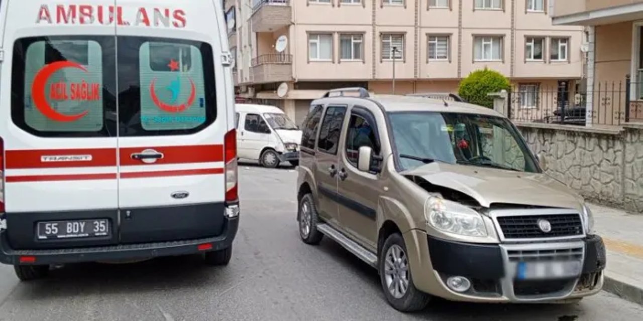 Samsun'da ticari araçla minibüs çarpıştı: 2 yaralı var