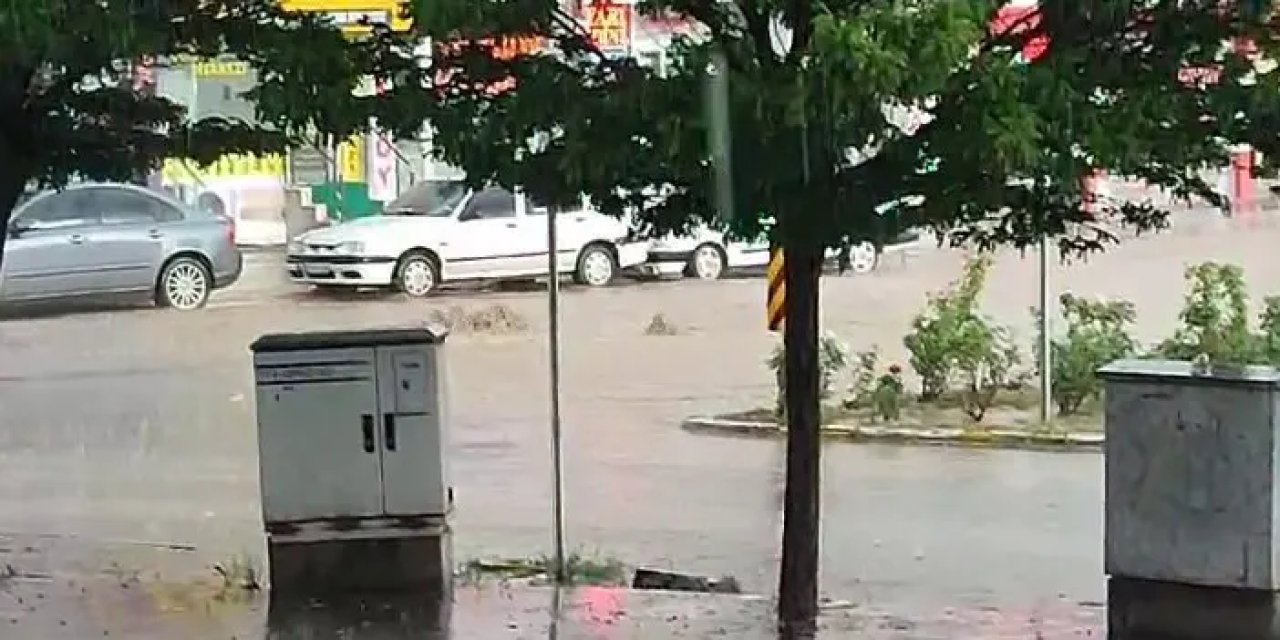 Erzurum'da yağış etkili oldu! Mazgallardaki su tartış