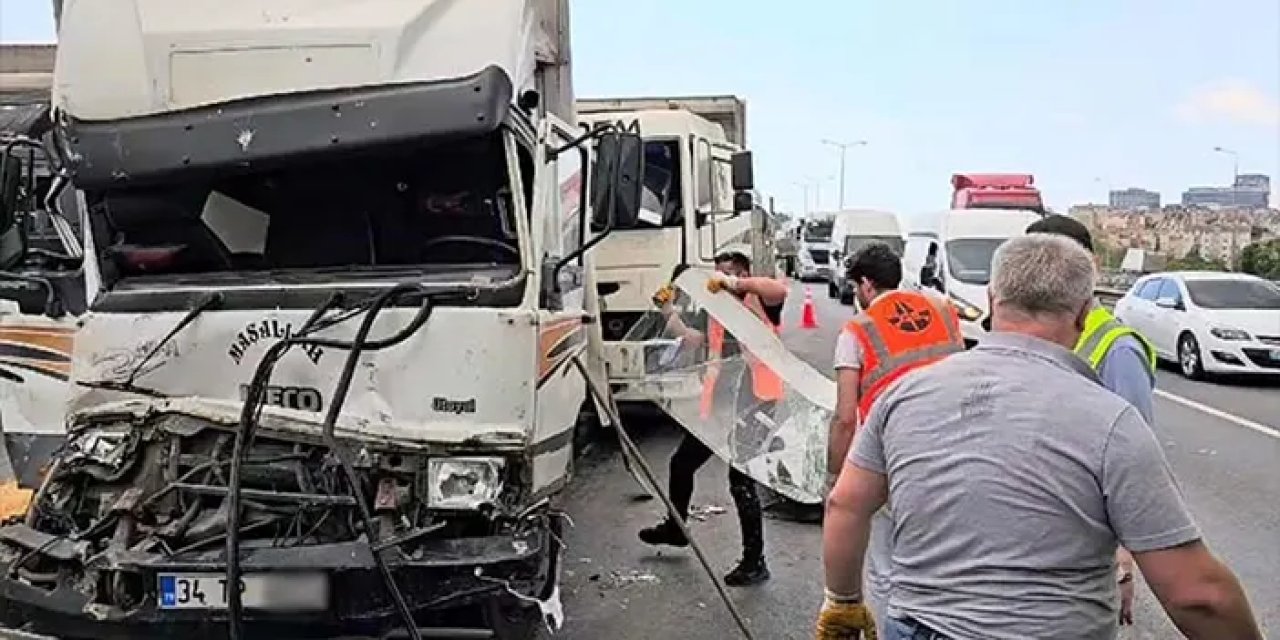 İstanbul'da 10 araçlı zincirleme trafik kazası! 2 yaralı