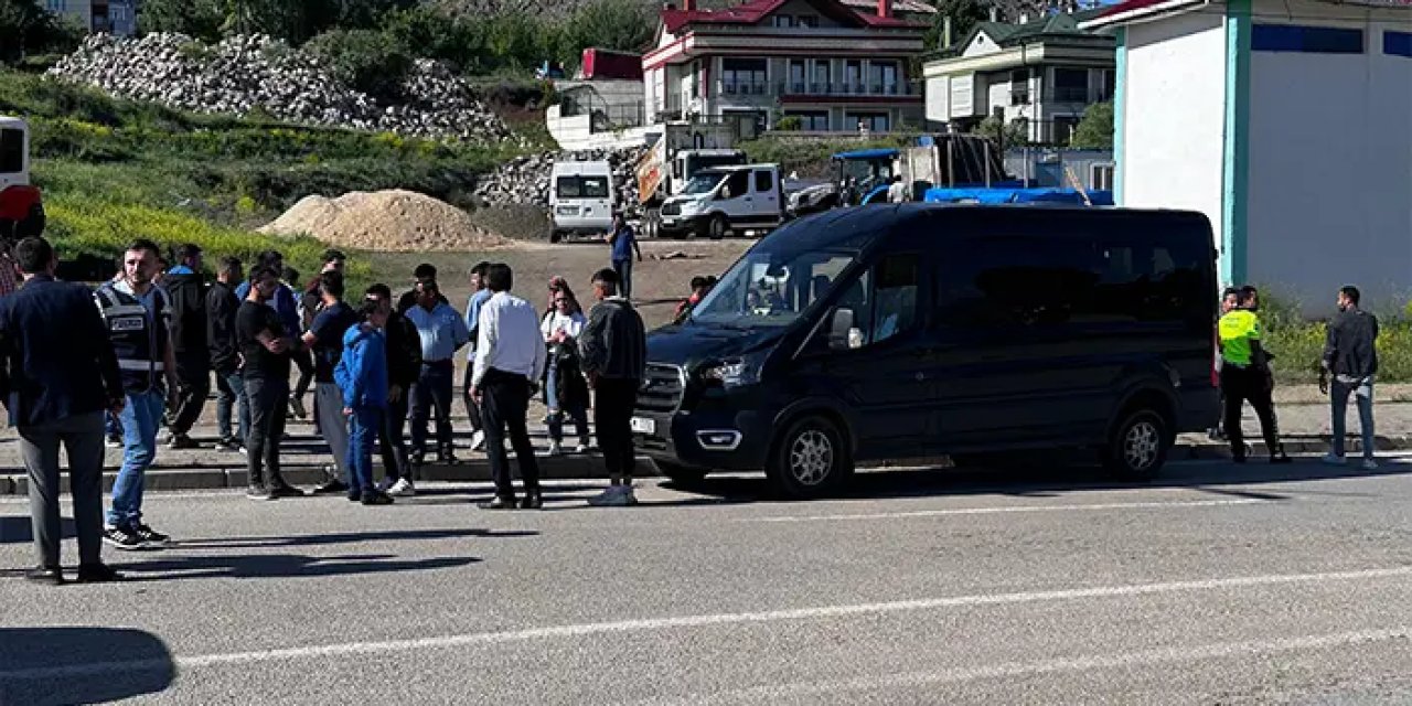 Giresun'da minibüs lise öğrencisine çarptı!