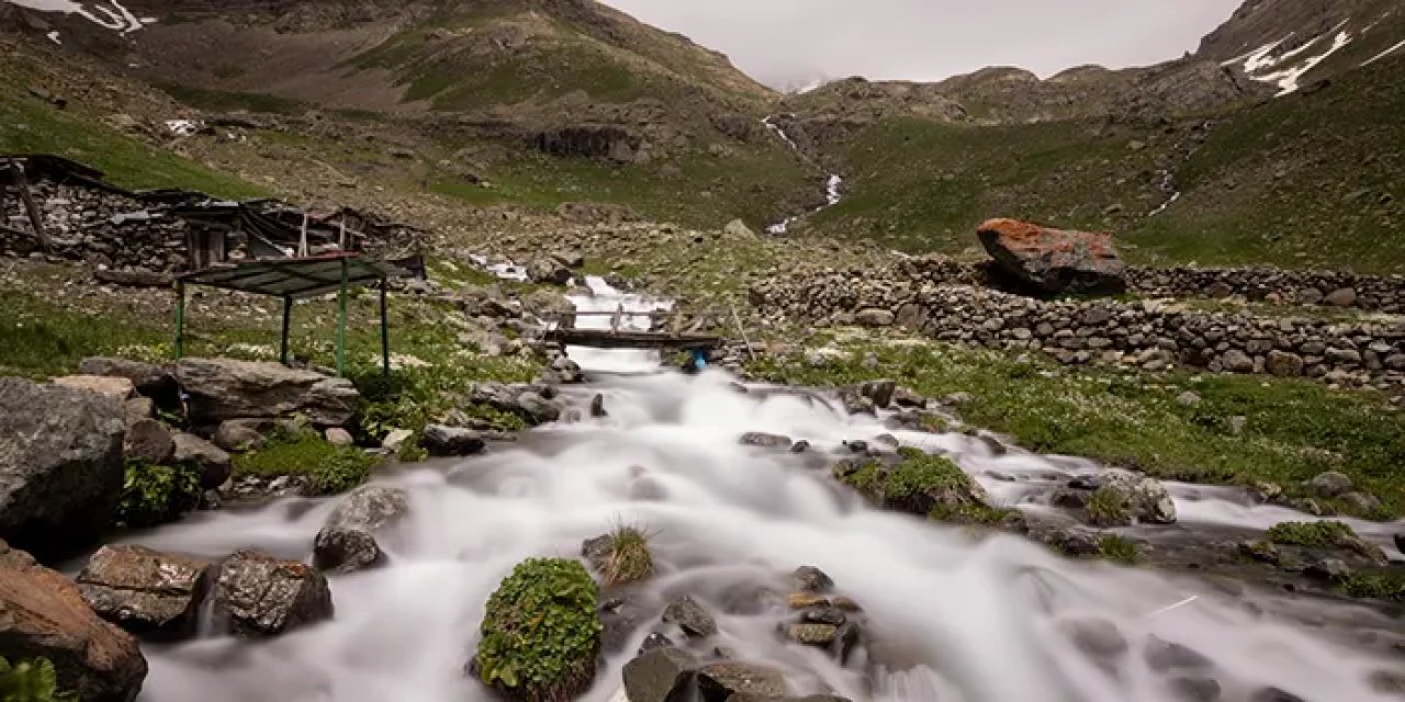 Erzurum-Rize sınırındaki zirveler doğaseverleri bekliyor