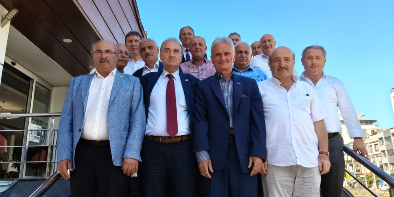 Trabzon'da 18 ilçe muhtarından Bekir Aktürk'e destek