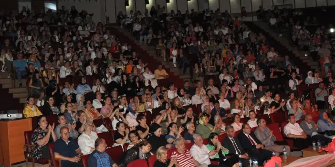 Trabzon'da "Zamansız Şarkılar" konseri ayakta alkışlandı