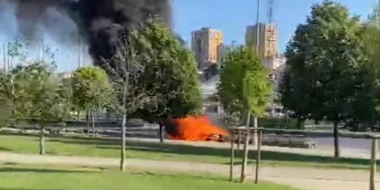 İstanbul'da otomobil kaza yaptı! Alev alev yandı