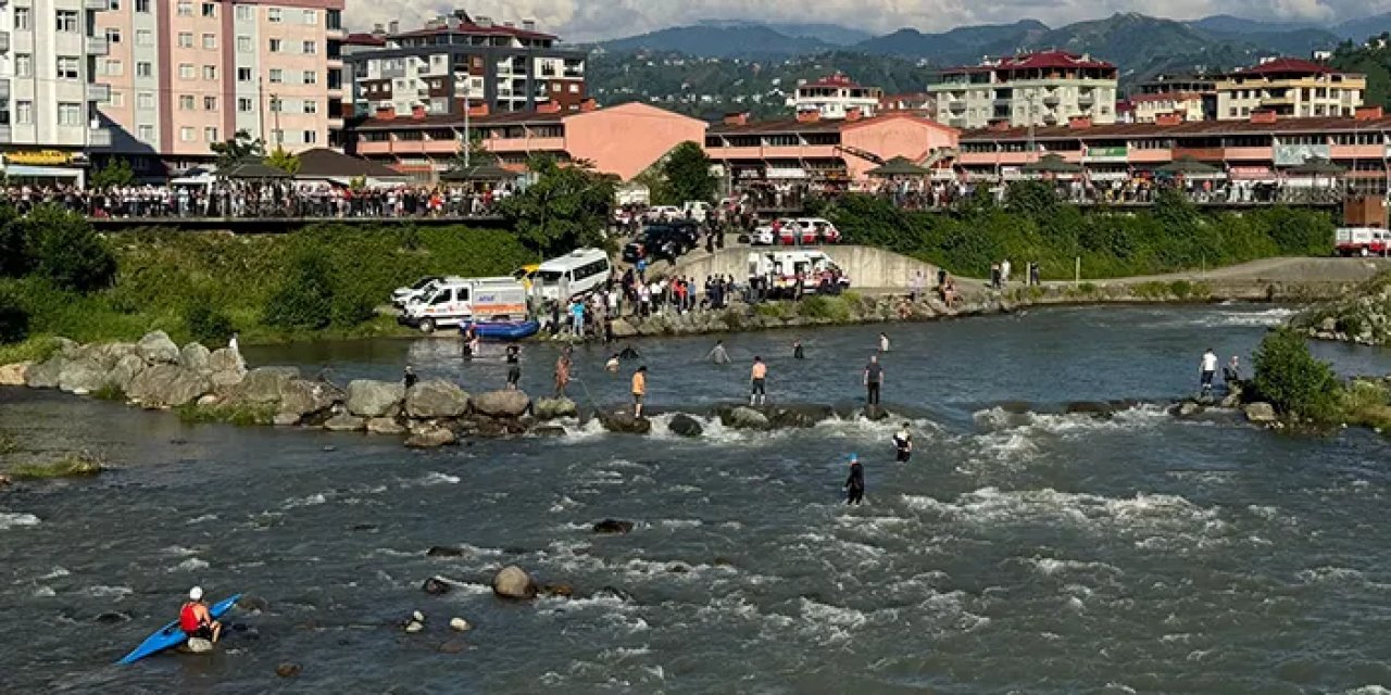 Rize'de yapay gölde 4 kişi akıntıya kapıldı