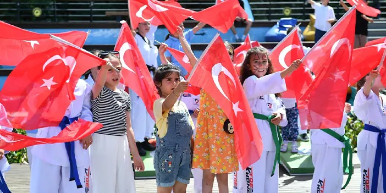 Trabzon'un ilçelerinde karne sevinci yaşandı!