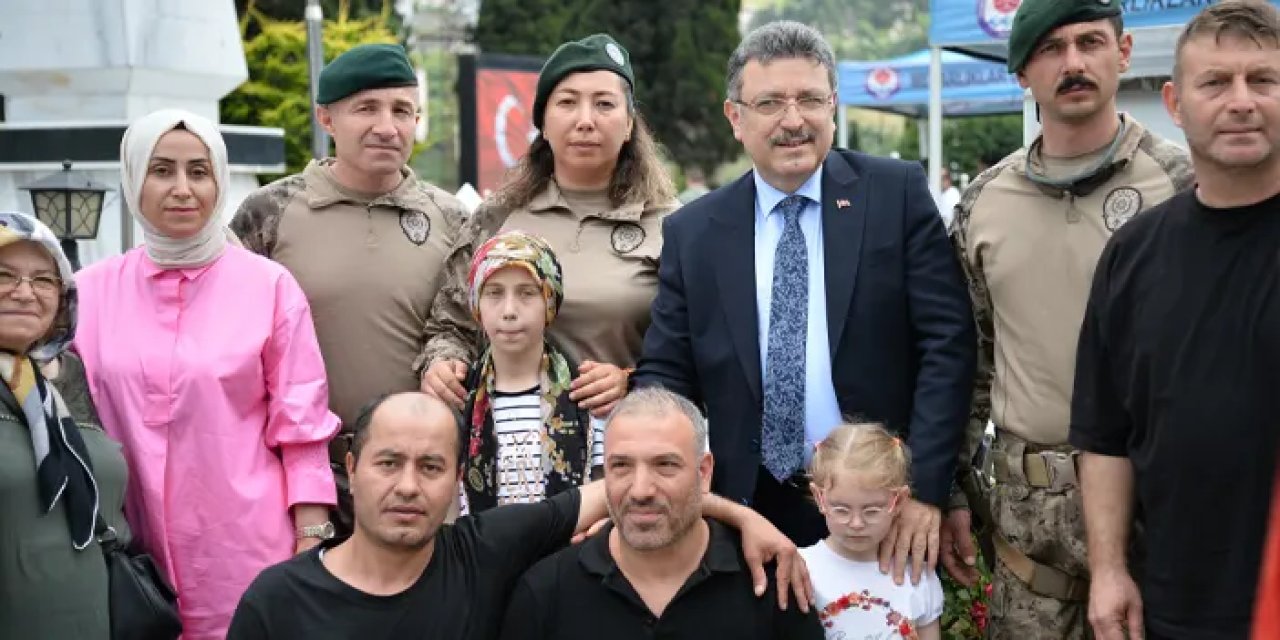Trabzon'da Başkan Genç şehit ailelerinin bayramını kutladı