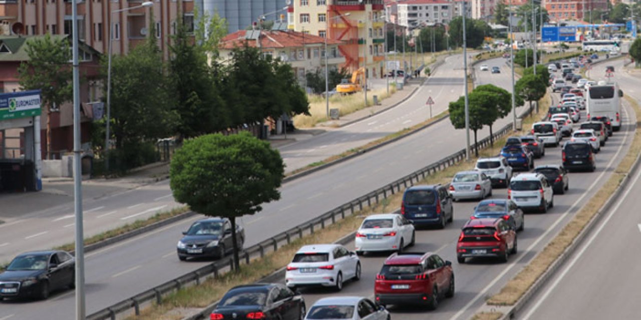 Ankara-Samsun kara yolu Havza geçişinde trafik yoğunluğu