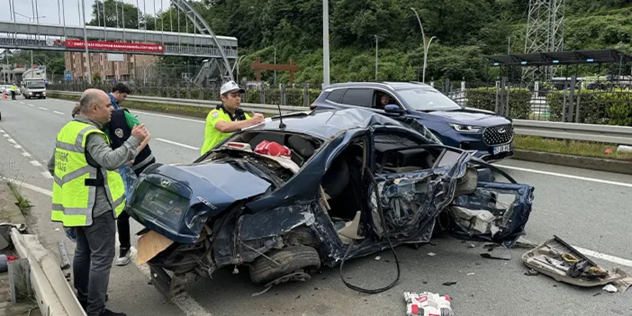 Rize'de Trabzon istikametindeki araç bariyerlere çarptı! 3 ölü, 2 yaralı
