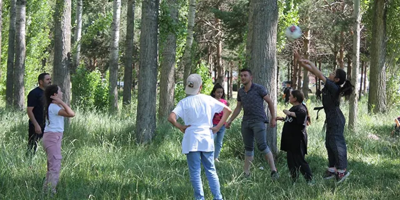 Bayburt’ta piknik alanları doldu