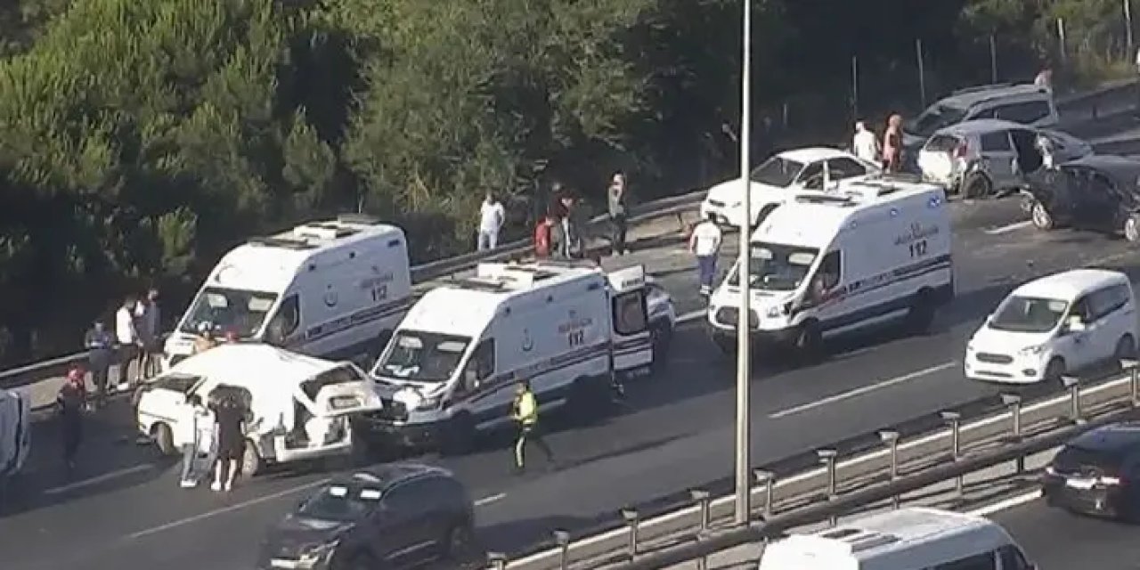 İstanbul'da 15 araç birbirine girdi! Zincirleme kazada 7 yaralı