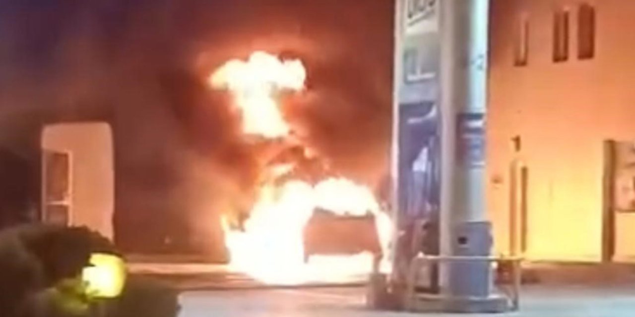 Samsun'da korku dolu anlar! Akaryakıt istasyonunda araç alev alev yandı