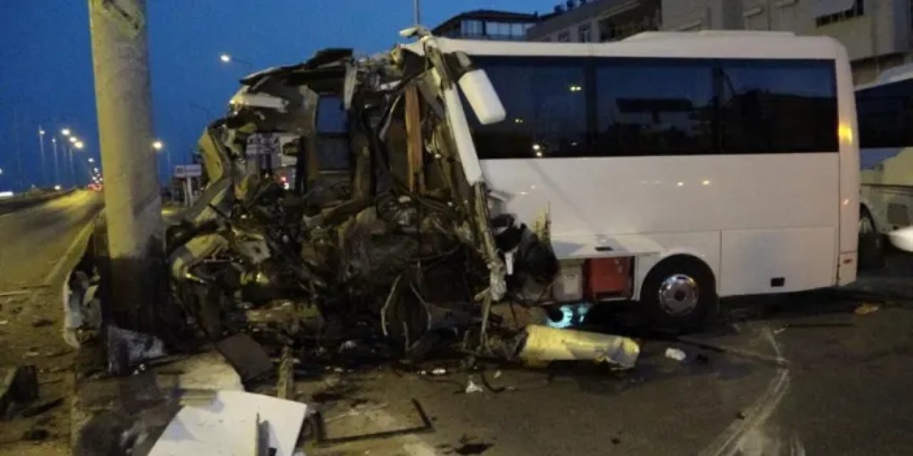 Antalya'da turist taşıyan midibüs kontrolden çıktı! 1 ölü, 20 yaralı