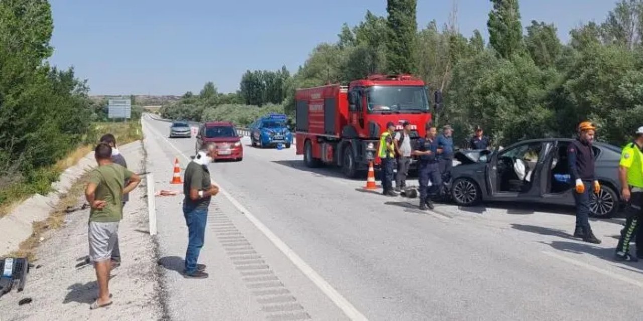 Sivas'ta otomobille pikap çarpıştı: 1 ölü, 5 yaralı