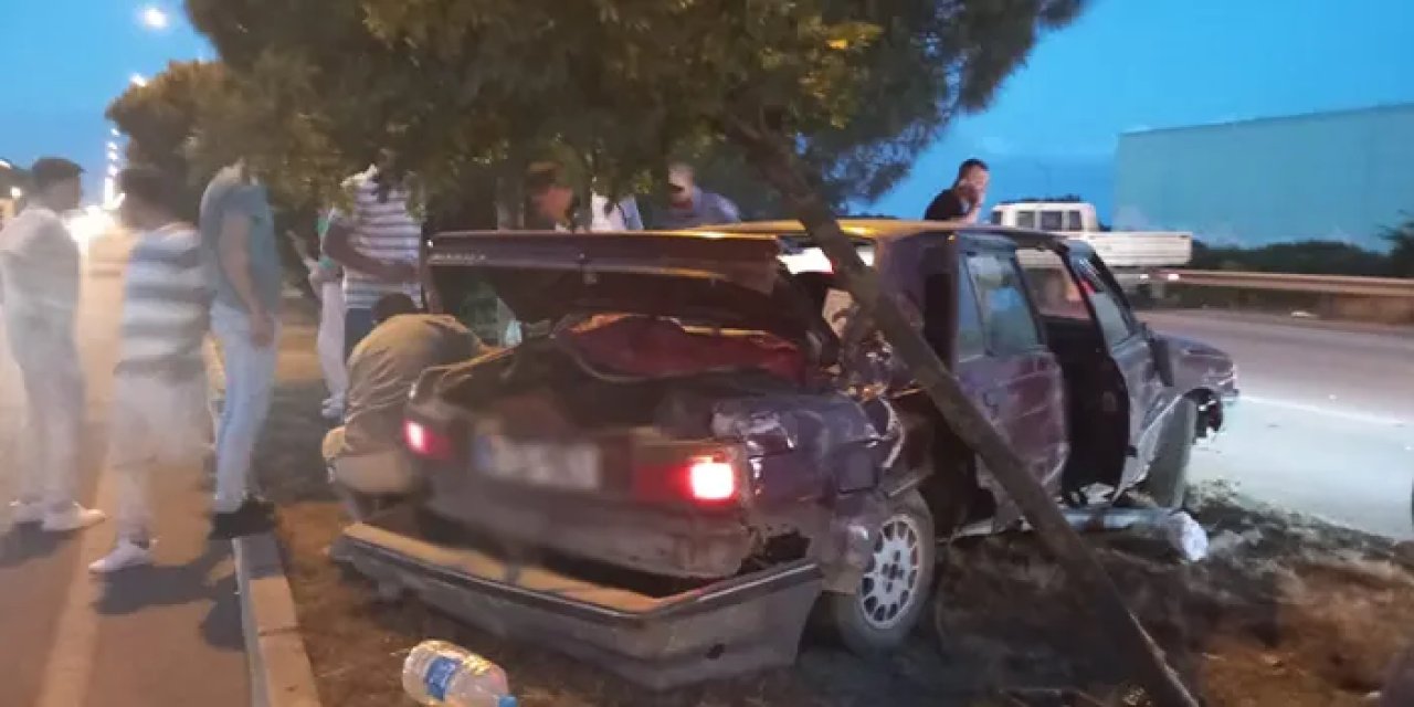 Samsun'da otomobil tırın dorsesine çarptı! Feci kazada 5 yaralı var