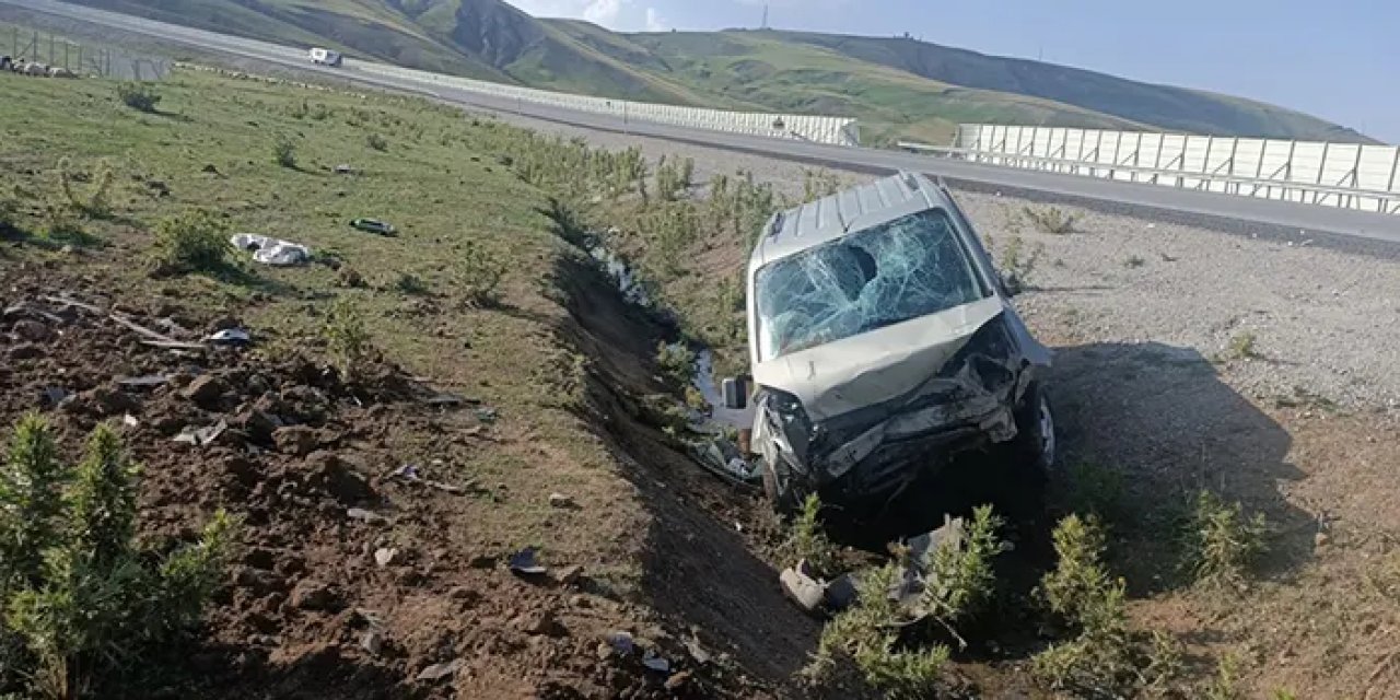 Ağrıda ticari araç devrildi! 7 yaralı